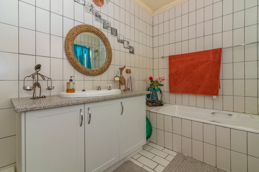 5 Bedroom Property for Sale in Jordania Free State